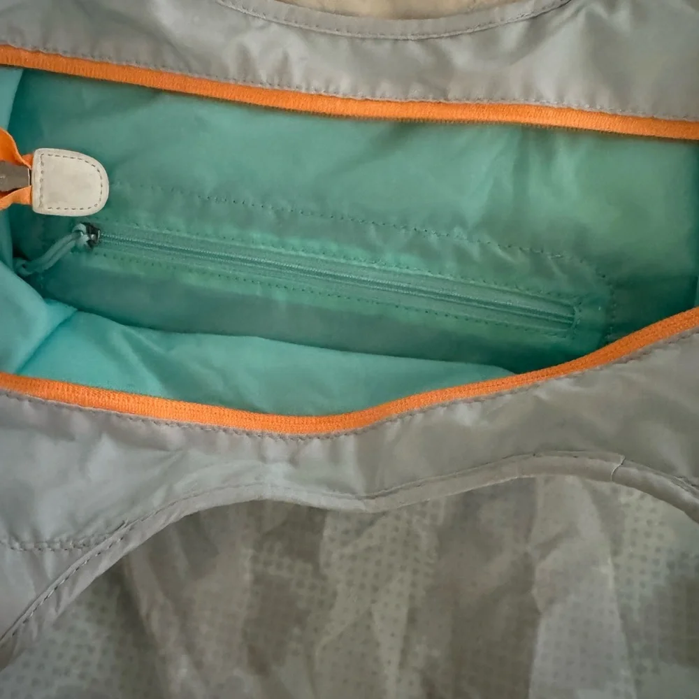 Nike Active Women's Gym Large Club Shoulder Bag. - Picture 3 of 6